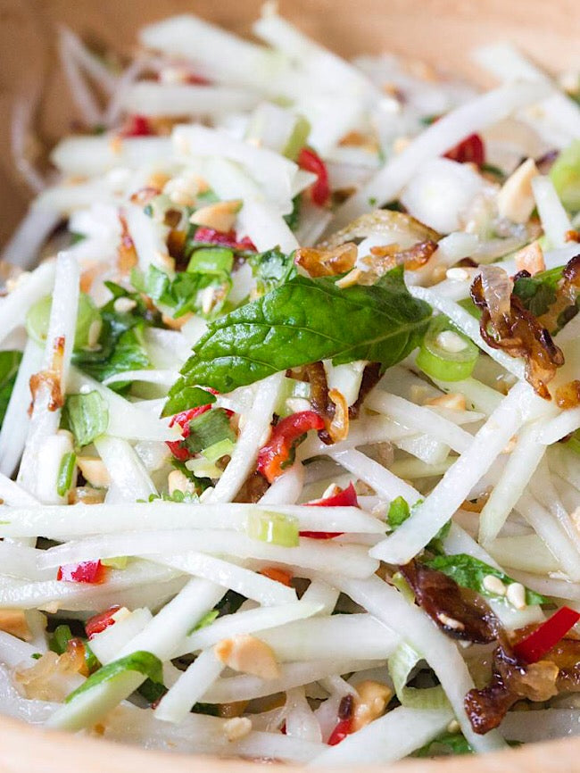 Kohlrabi pad Thai style